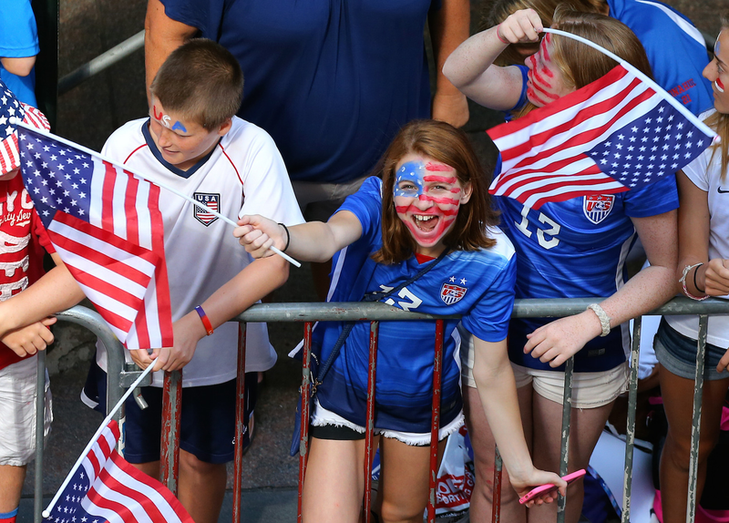 Illustration for article titled Scenes From The USWNT's Victory Parade